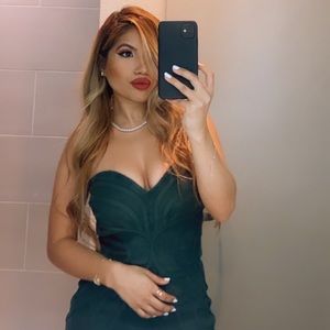 Strapless suede mini hunter green dress…perfect for Valentine’s Day